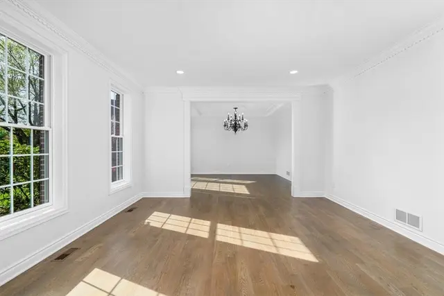 253 Whetherburn Dr gallery image 11