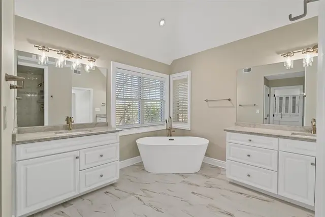 253 Whetherburn Dr gallery image 36
