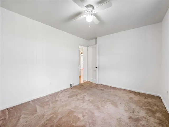2530 W Hardies Rd gallery image 5