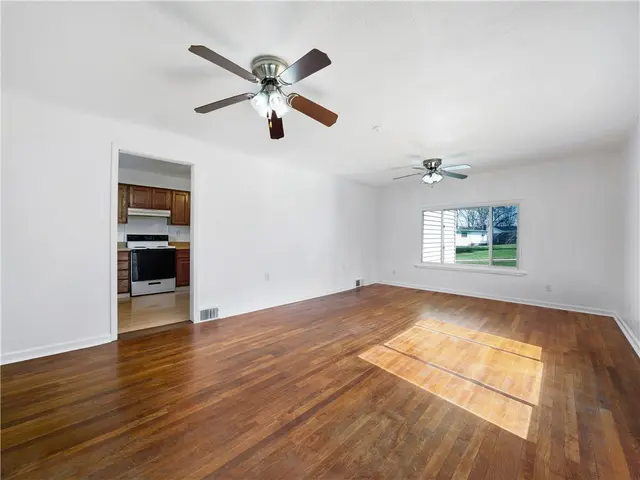 2530 W Hardies Rd gallery image 6