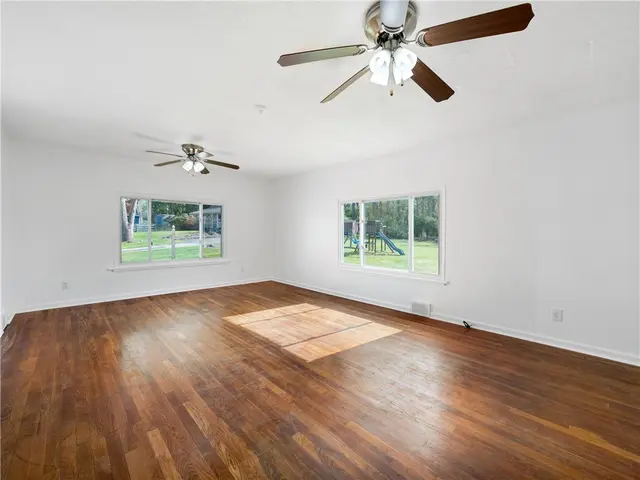 2530 W Hardies Rd gallery image 15