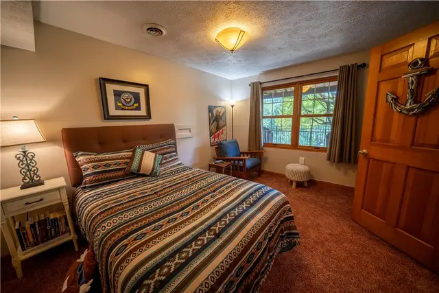 2543 Derby Ct gallery image 30