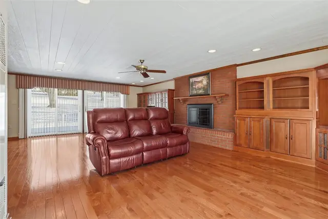 2548 Aldon Dr gallery image 13