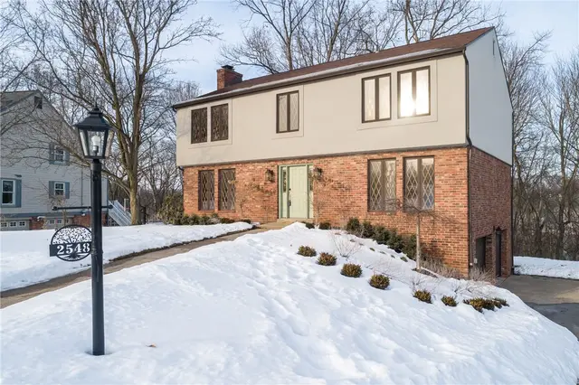 2548 Country Side Lane gallery image 3