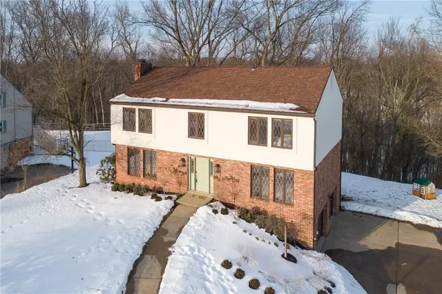 2548 Country Side Lane gallery image 5