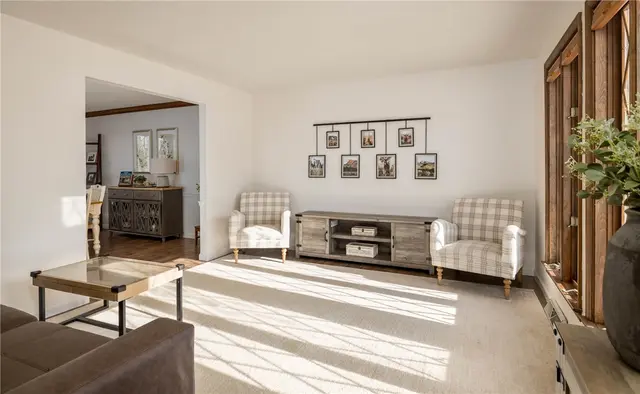 2548 Country Side Lane gallery image 9