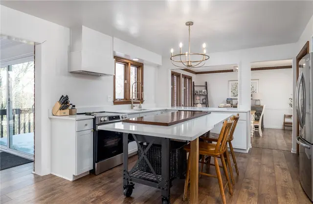 2548 Country Side Lane gallery image 10