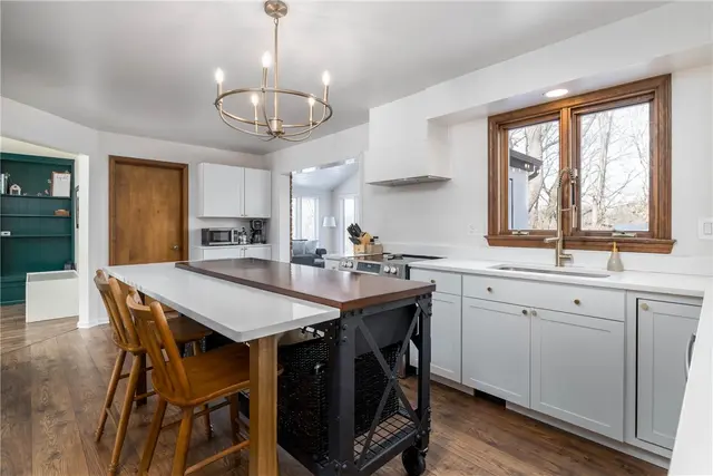 2548 Country Side Lane gallery image 12
