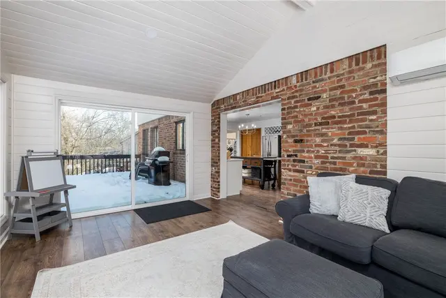2548 Country Side Lane gallery image 20