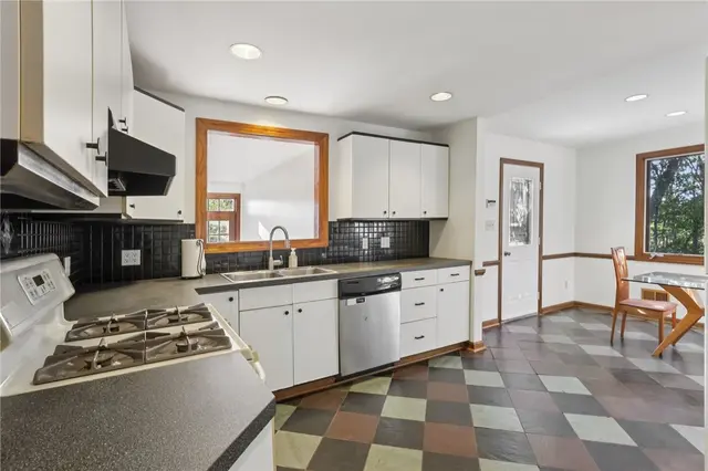 2549 W Hardies Rd gallery image 6