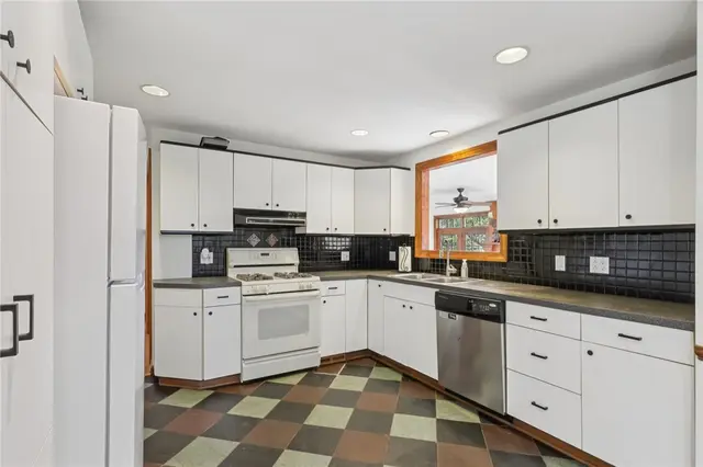 2549 W Hardies Rd gallery image 7