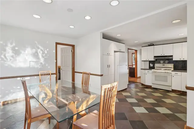 2549 W Hardies Rd gallery image 8