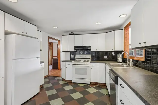 2549 W Hardies Rd gallery image 9