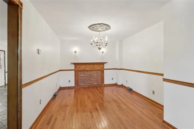 2549 W Hardies Rd gallery image 17