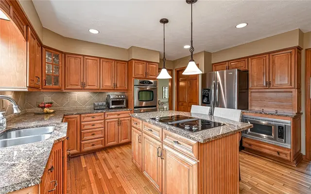 2551 Longmount Drive gallery image 3