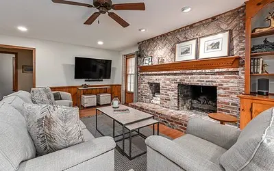 2551 Longmount Drive gallery image 5