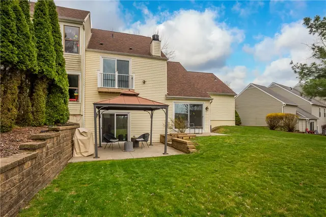 2554 B Pheasant Run Dr gallery image 27