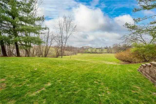 2554 B Pheasant Run Dr gallery image 29