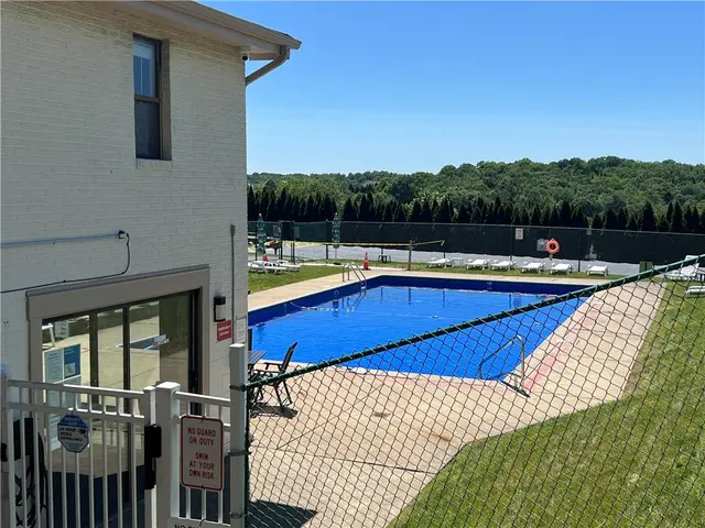 2554 B Pheasant Run Dr gallery image 37