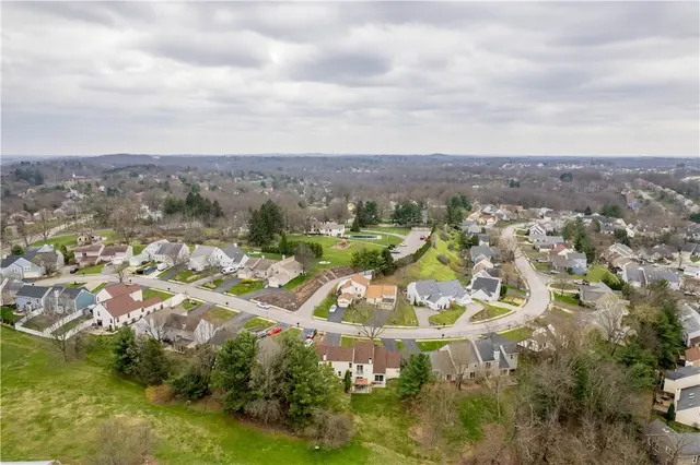 2554 B Pheasant Run Dr gallery image 38