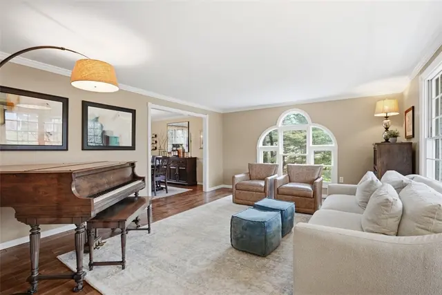2554 Glenwood gallery image 23