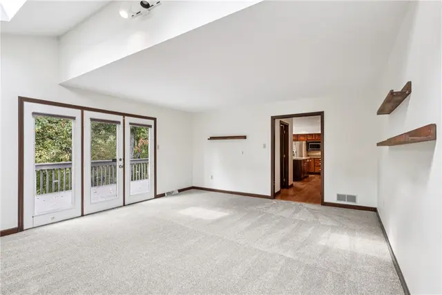 2561 Barnwood gallery image 8