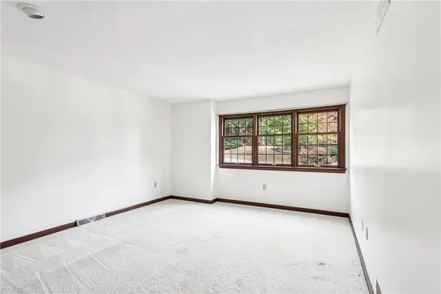 2561 Barnwood gallery image 33