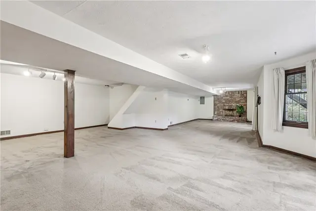 2561 Barnwood gallery image 34