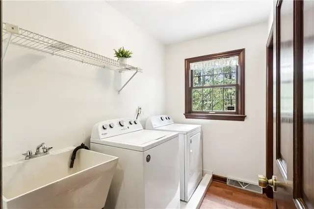 2561 Barnwood gallery image 37
