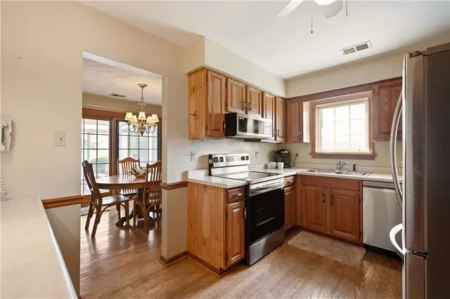 2569 Pheasant Run B gallery image 4
