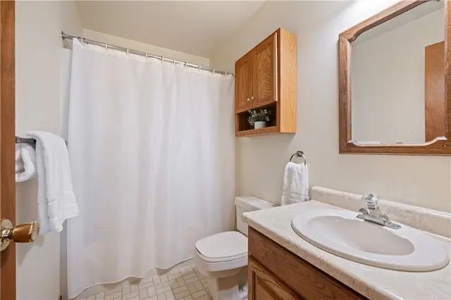 2569 Pheasant Run B gallery image 6