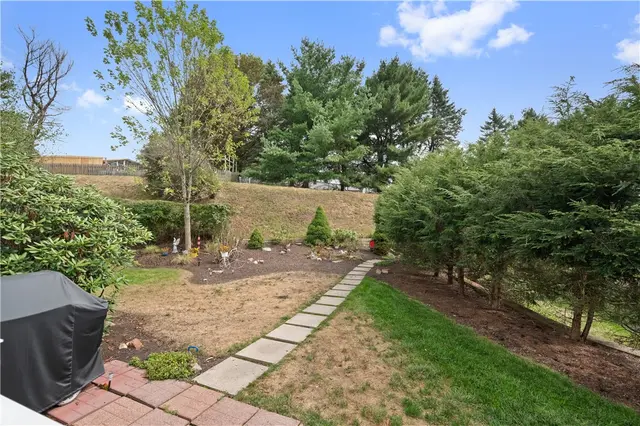 2569 Pheasant Run B gallery image 17