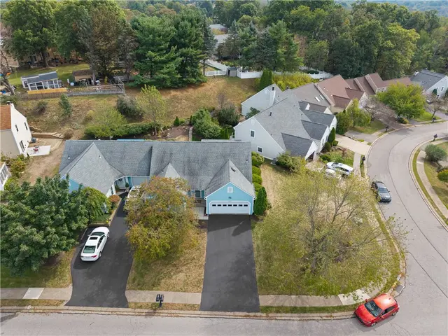 2569 Pheasant Run B gallery image 20