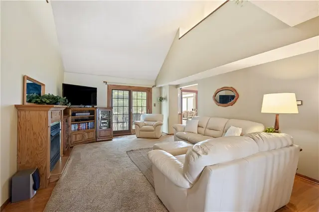2569 Pheasant Run B gallery image 23