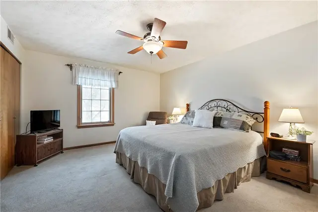 2569 Pheasant Run B gallery image 27