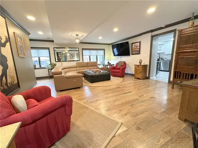 257 Stoup Road gallery image 20