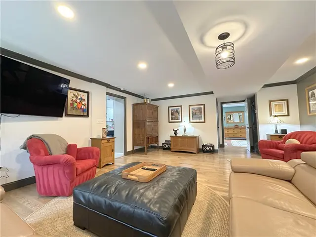 257 Stoup Road gallery image 21