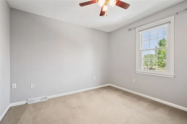 258 Cumberland Drive gallery image 47