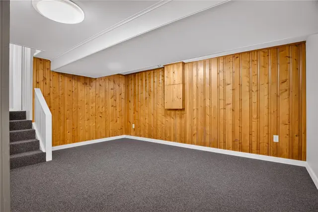258 Hillcrest Cir gallery image 3
