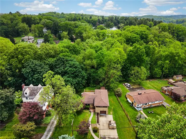 258 Hillcrest Cir gallery image 11