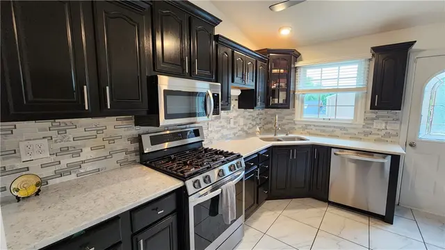 2583 Richard Rd gallery image 7