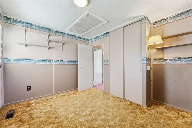 2584 Hampton Avenue gallery image 2