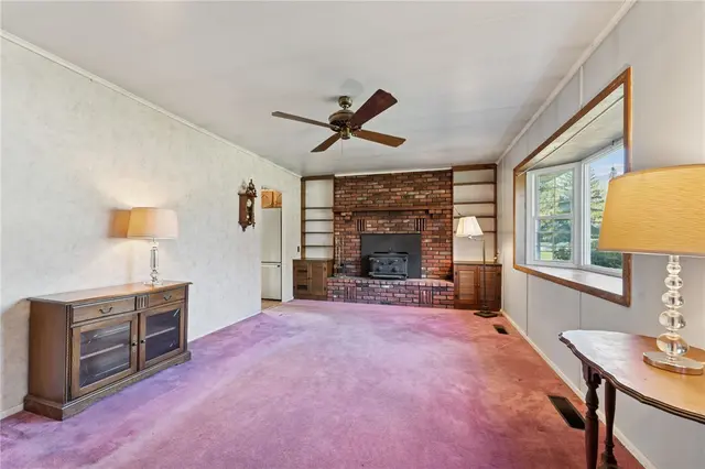2584 Hampton Avenue gallery image 4