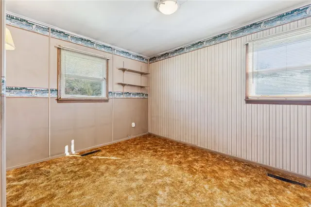 2584 Hampton Avenue gallery image 5
