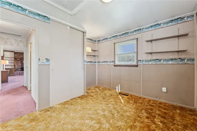 2584 Hampton Avenue gallery image 7