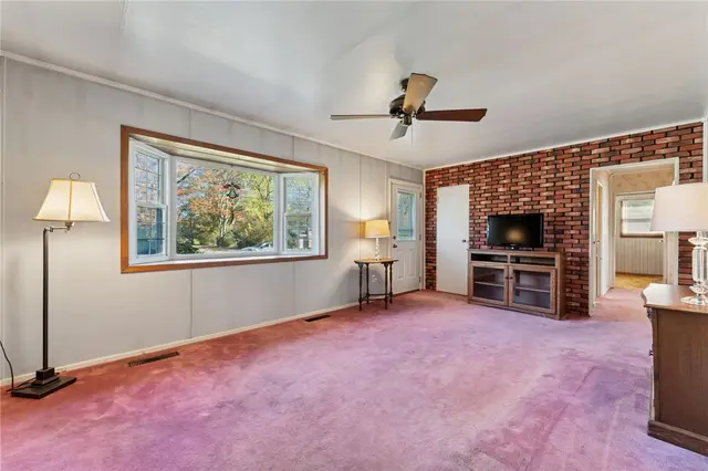 2584 Hampton Avenue gallery image 14