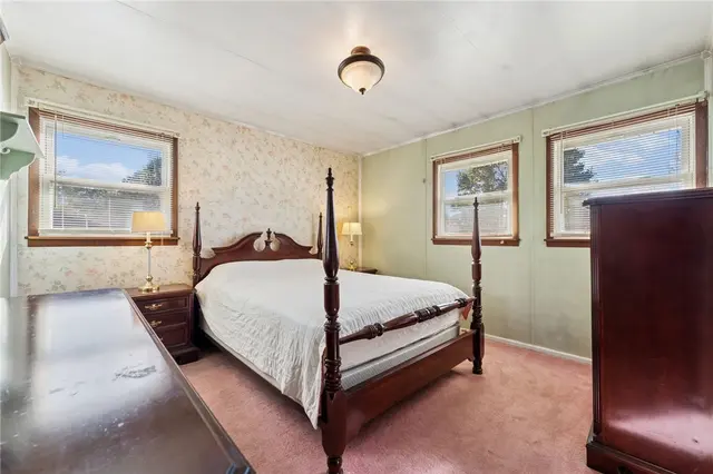 2584 Hampton Avenue gallery image 15