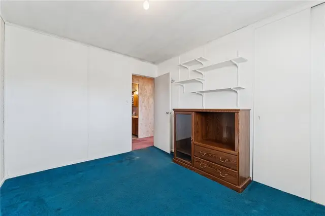 2584 Hampton Avenue gallery image 19