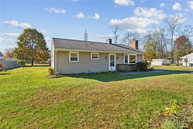 2584 Hampton Avenue gallery image 20