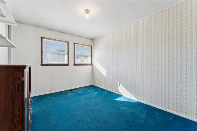 2584 Hampton Avenue gallery image 22